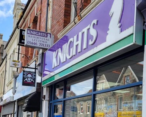 Knights teams up with Grosvenor May